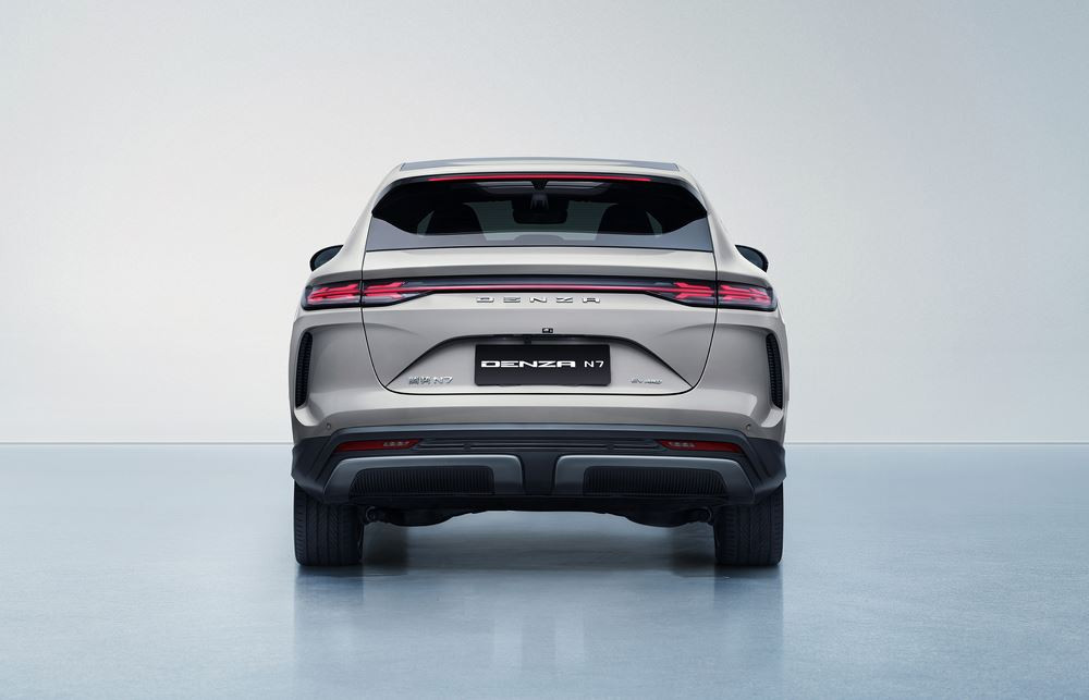 Le SUV Coupé électrique à transmission intégrale Denza N7 affiche une esthétique épurée