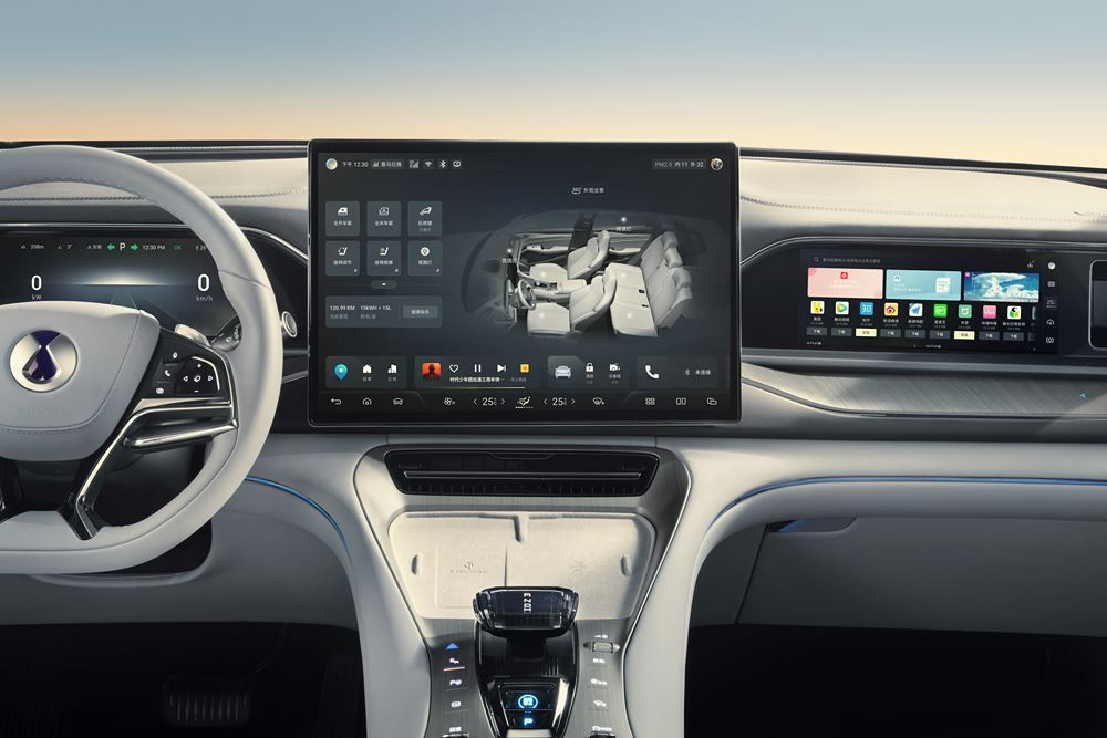 Le SUV Coupé électrique à transmission intégrale Denza N7 affiche une esthétique épurée