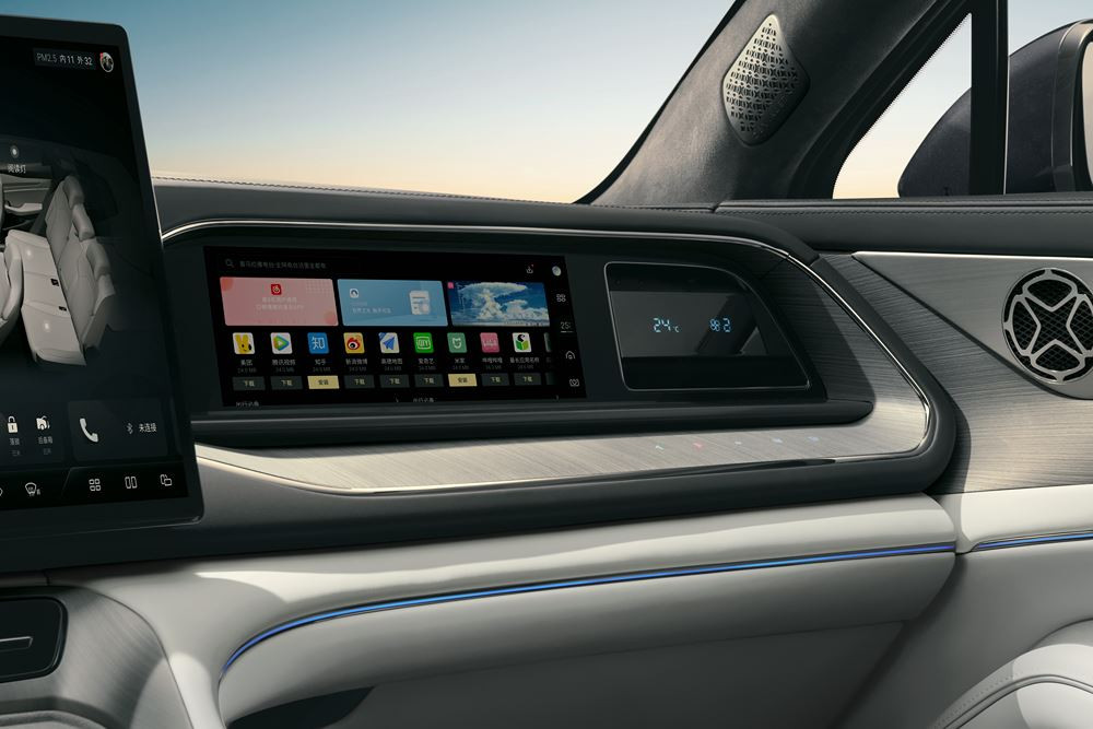 Le SUV Coupé électrique à transmission intégrale Denza N7 affiche une esthétique épurée