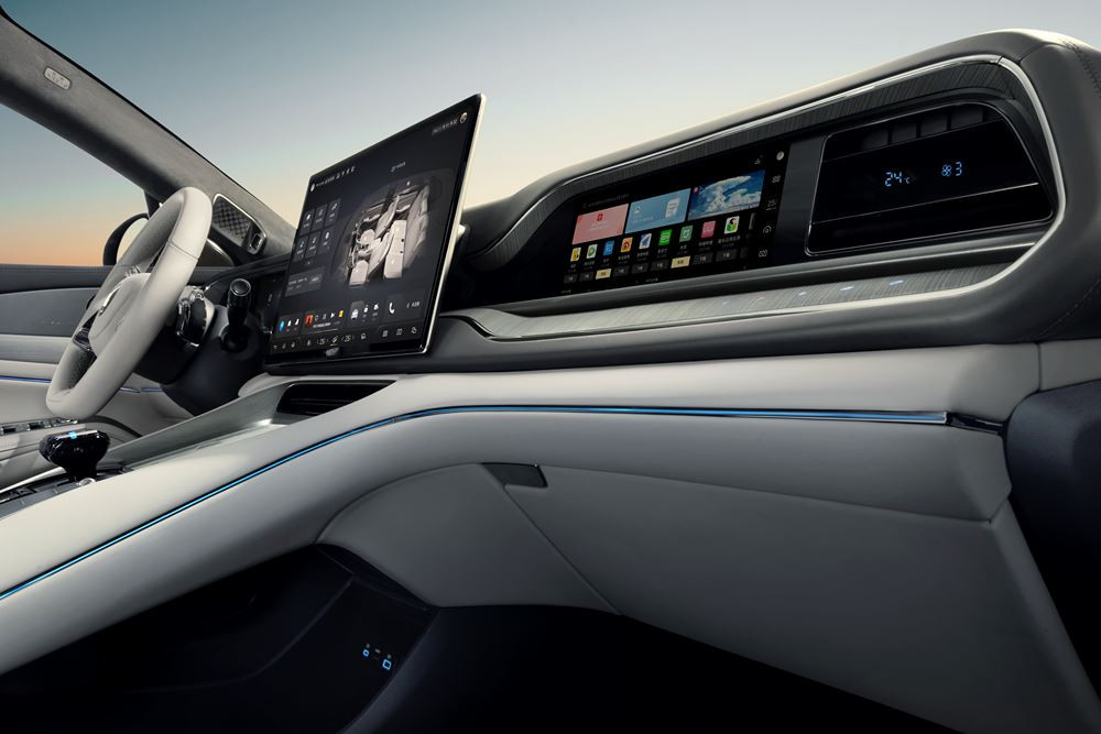 Le SUV Coupé électrique à transmission intégrale Denza N7 affiche une esthétique épurée