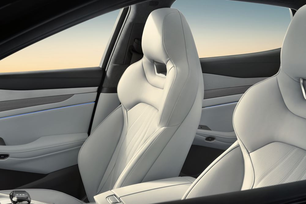 Le SUV Coupé électrique à transmission intégrale Denza N7 affiche une esthétique épurée