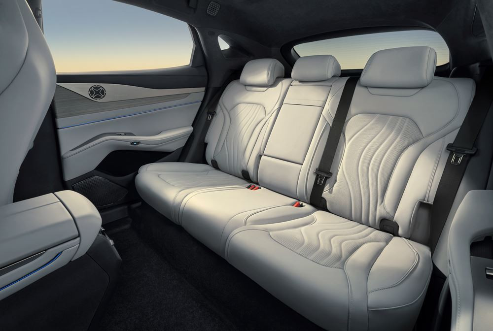 Le SUV Coupé électrique à transmission intégrale Denza N7 affiche une esthétique épurée