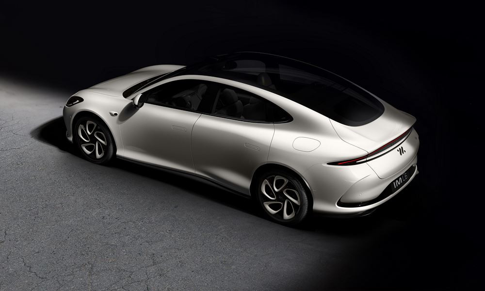 La berline électrique IM L6 affiche plus de 800 km d'autonomie prévisionnelle avec une batterie solide