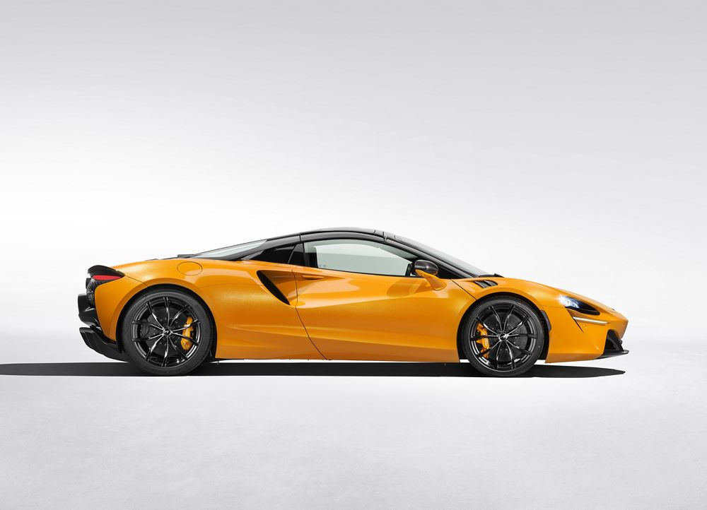 La supercar décapotable hybride McLaren Artura Spider développe 700 ch et 720 Nm de couple