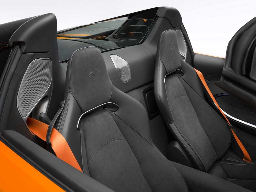 La supercar décapotable hybride McLaren Artura Spider développe 700 ch et 720 Nm de couple