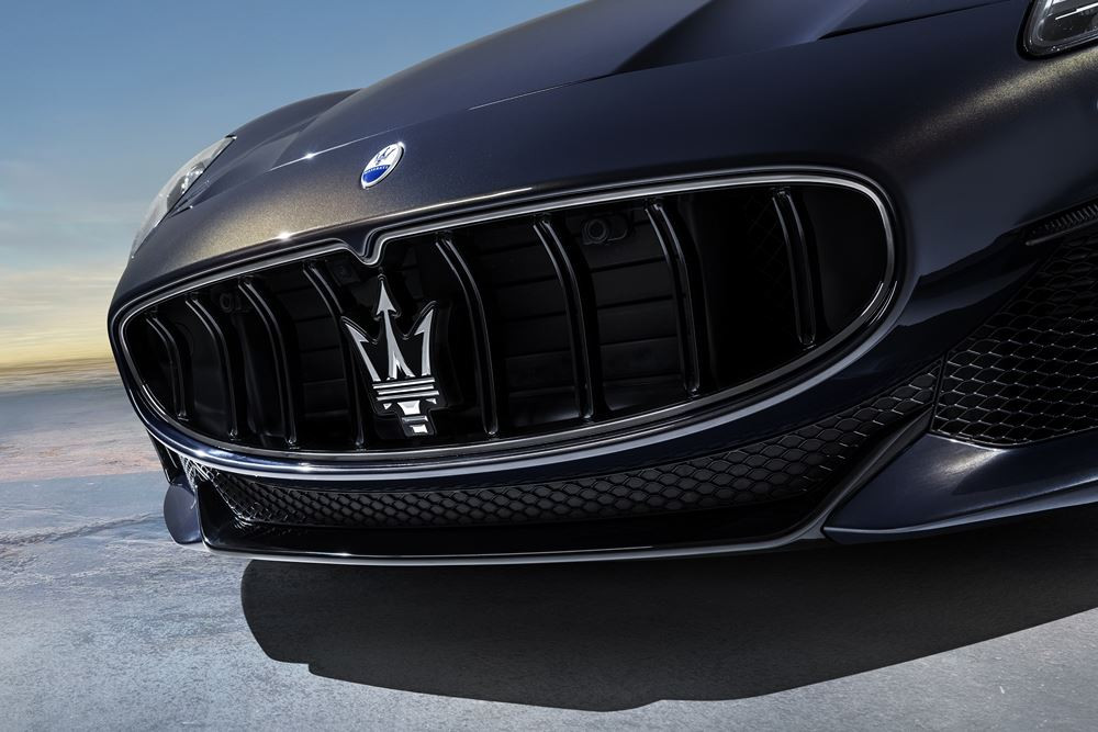 La Maserati GranCabrio affiche les performances d'une voiture de sport