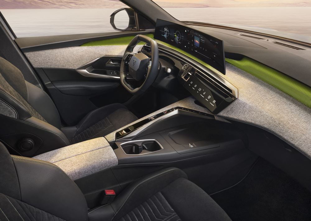Le SUV de taille intermédiaire Peugeot 5008 affiche une posture affirmée