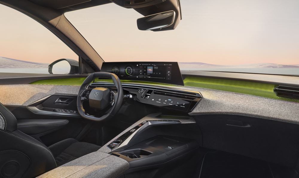 Le SUV de taille intermédiaire Peugeot 5008 affiche une posture affirmée