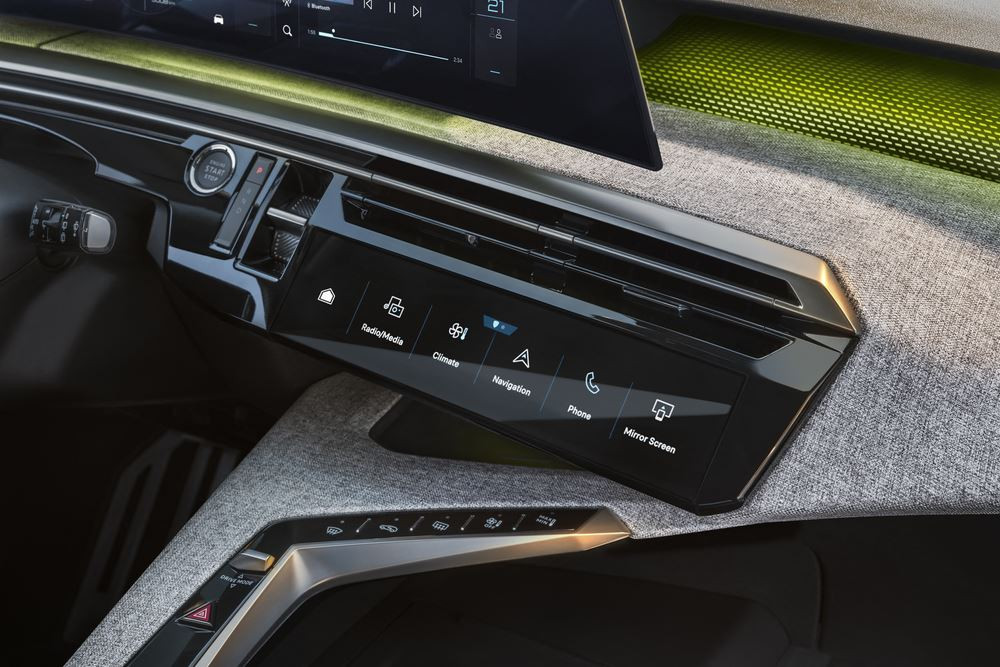Le SUV de taille intermédiaire Peugeot 5008 affiche une posture affirmée