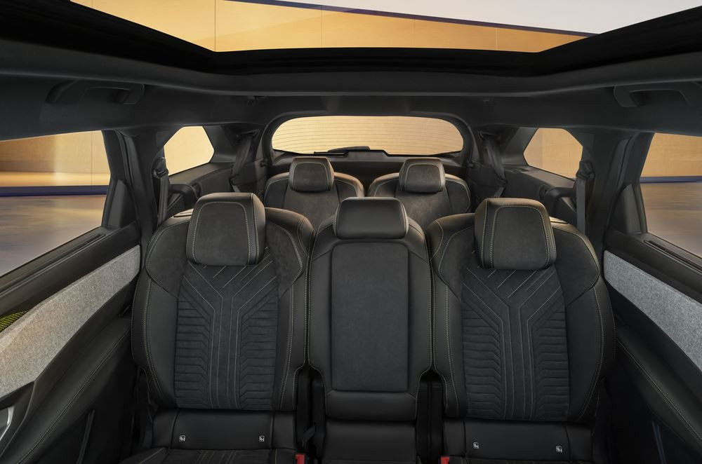 Le SUV de taille intermédiaire Peugeot 5008 affiche une posture affirmée