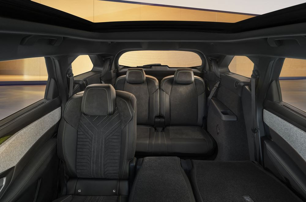Le SUV de taille intermédiaire Peugeot 5008 affiche une posture affirmée