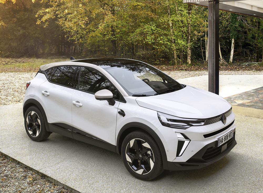 Le SUV urbain Renault Captur restylé affiche des lignes tendues et des détails précis