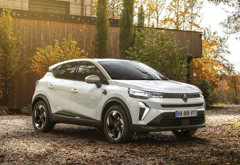 Le SUV urbain Renault Captur restylé affiche des lignes tendues et des détails précis