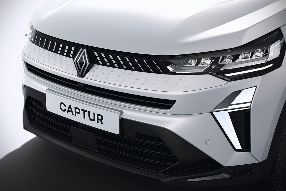 Le SUV urbain Renault Captur restylé affiche des lignes tendues et des détails précis