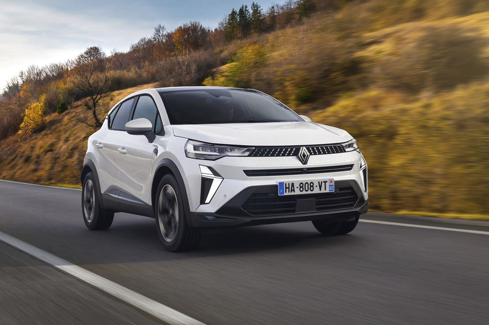 Le SUV urbain Renault Captur restylé affiche des lignes tendues et des détails précis