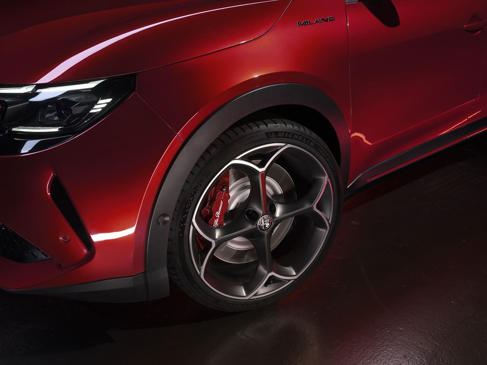 Le SUV urbain Milano réintroduit la sportivité propre à Alfa Romeo dans le segment B