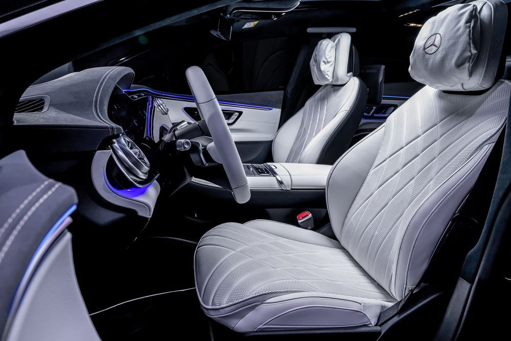 La grande berline électrique Mercedes-Benz EQS bénéficie d'améliorations