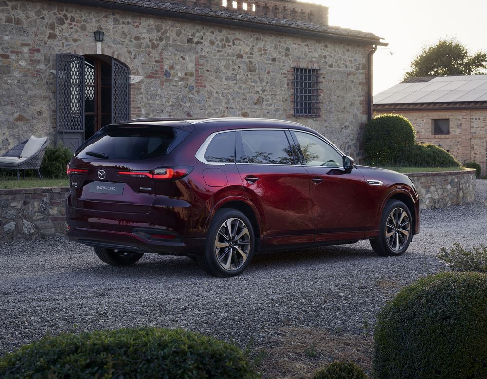 Le SUV Mazda CX-80 à trois rangées de sièges devient le porte-étendard de la marque en Europe