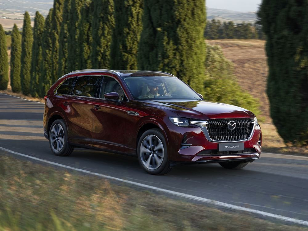 Le SUV Mazda CX-80 à trois rangées de sièges devient le porte-étendard de la marque en Europe
