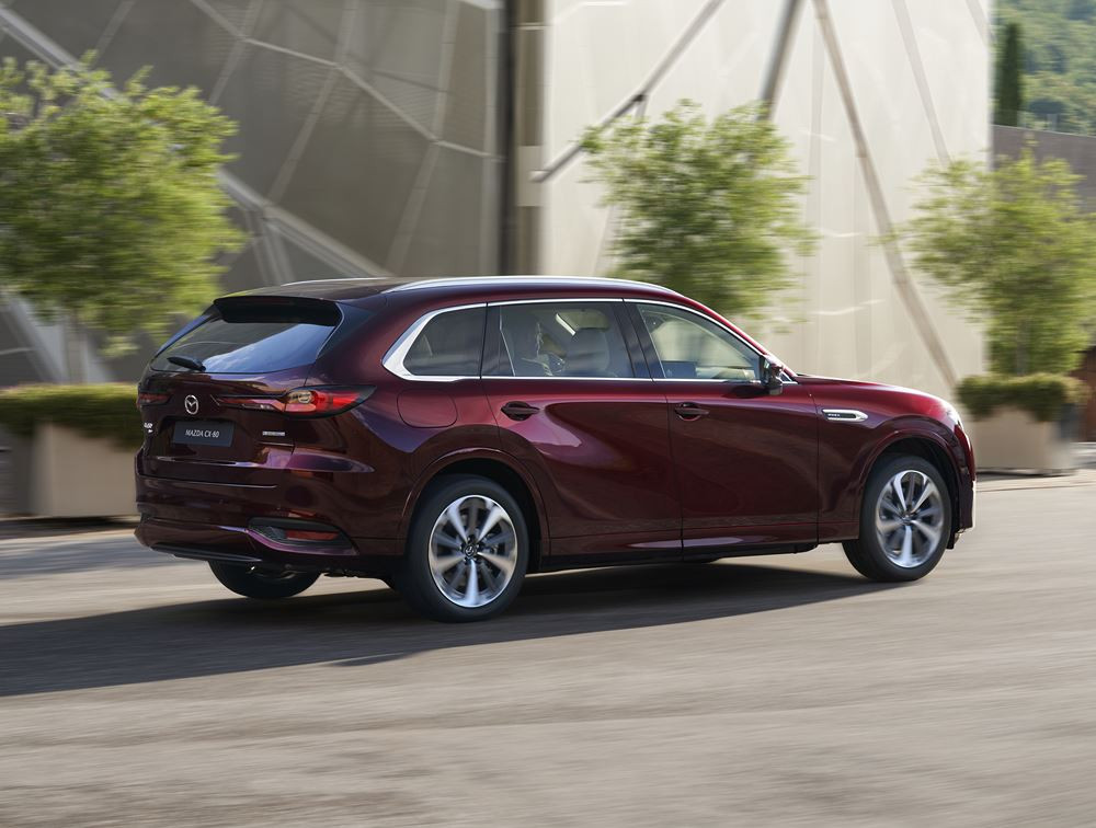 Le SUV Mazda CX-80 à trois rangées de sièges devient le porte-étendard de la marque en Europe