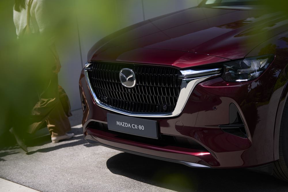 Le SUV Mazda CX-80 à trois rangées de sièges devient le porte-étendard de la marque en Europe