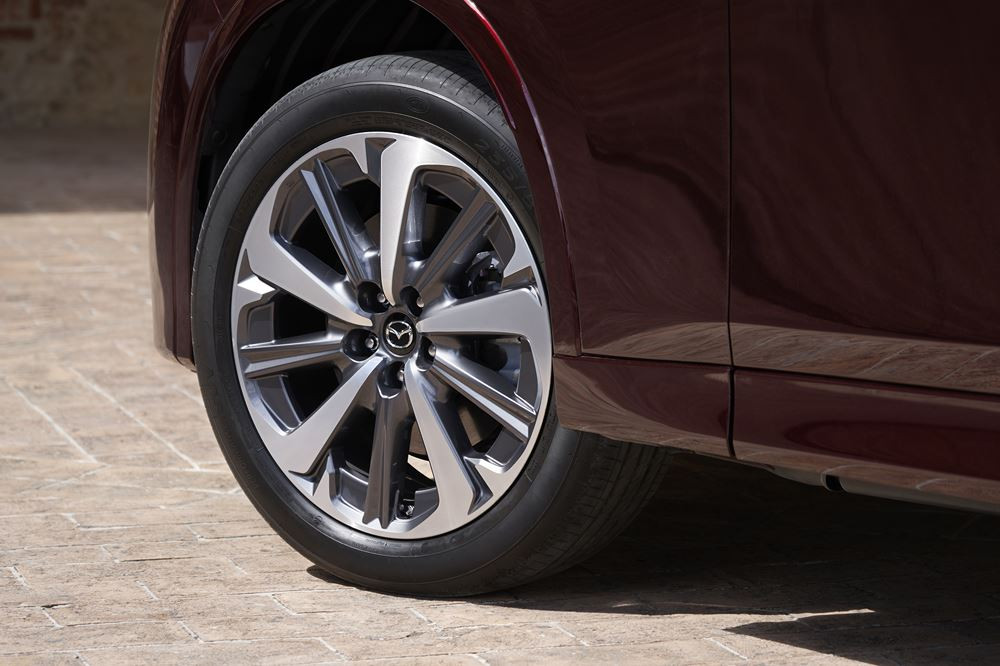 Le SUV Mazda CX-80 à trois rangées de sièges devient le porte-étendard de la marque en Europe