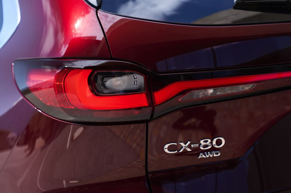 Le SUV Mazda CX-80 à trois rangées de sièges devient le porte-étendard de la marque en Europe