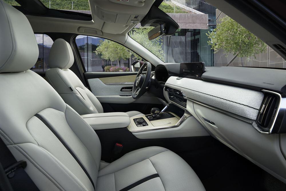 Le SUV Mazda CX-80 à trois rangées de sièges devient le porte-étendard de la marque en Europe