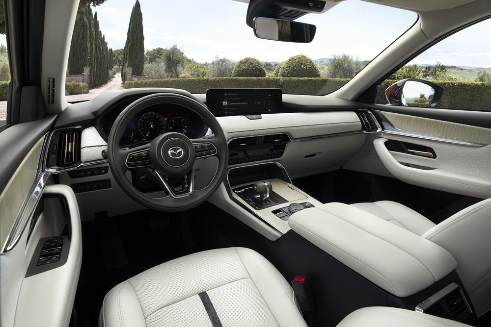 Le SUV Mazda CX-80 à trois rangées de sièges devient le porte-étendard de la marque en Europe