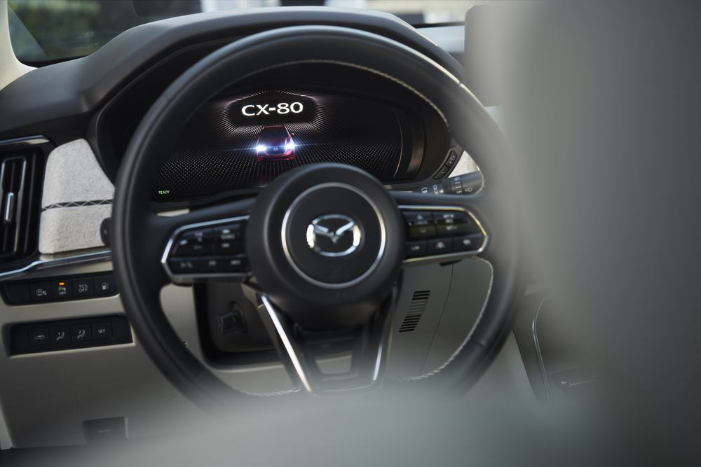 Le SUV Mazda CX-80 à trois rangées de sièges devient le porte-étendard de la marque en Europe