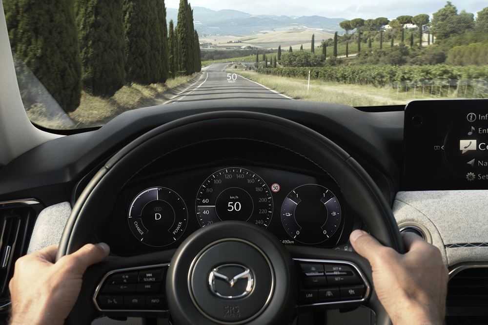 Le SUV Mazda CX-80 à trois rangées de sièges devient le porte-étendard de la marque en Europe