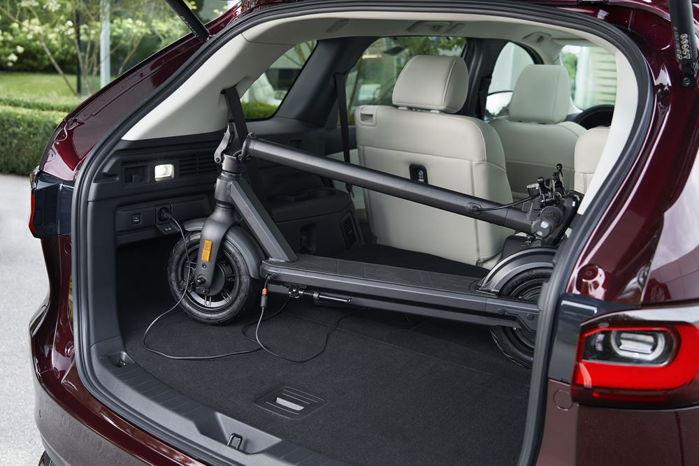 Le SUV Mazda CX-80 à trois rangées de sièges devient le porte-étendard de la marque en Europe