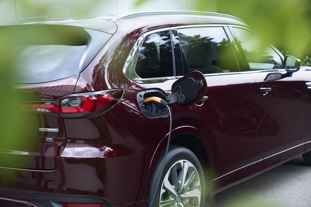 Le SUV Mazda CX-80 à trois rangées de sièges devient le porte-étendard de la marque en Europe
