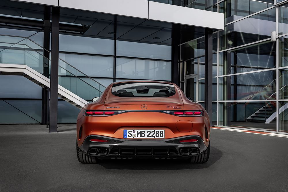 Le Mercedes-AMG GT 63 S E Performance de 816 ch accélère de 0 à 100 km/h en 2,8 secondes