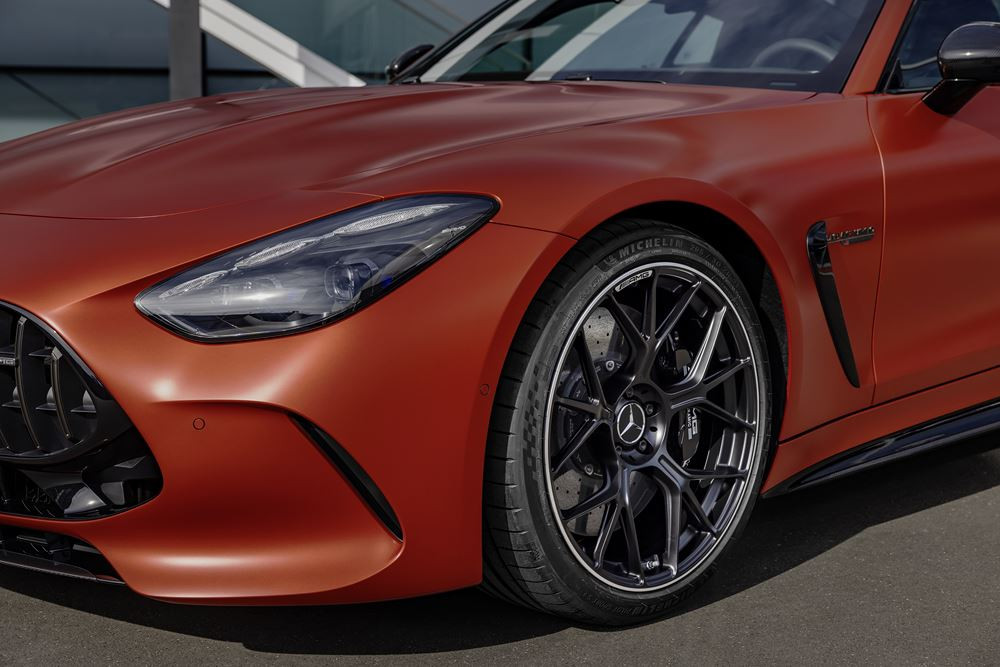 Le Mercedes-AMG GT 63 S E Performance de 816 ch accélère de 0 à 100 km/h en 2,8 secondes