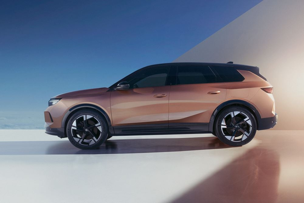Le SUV compact Opel Grandland reprend des éléments de design du concept Opel Experimental