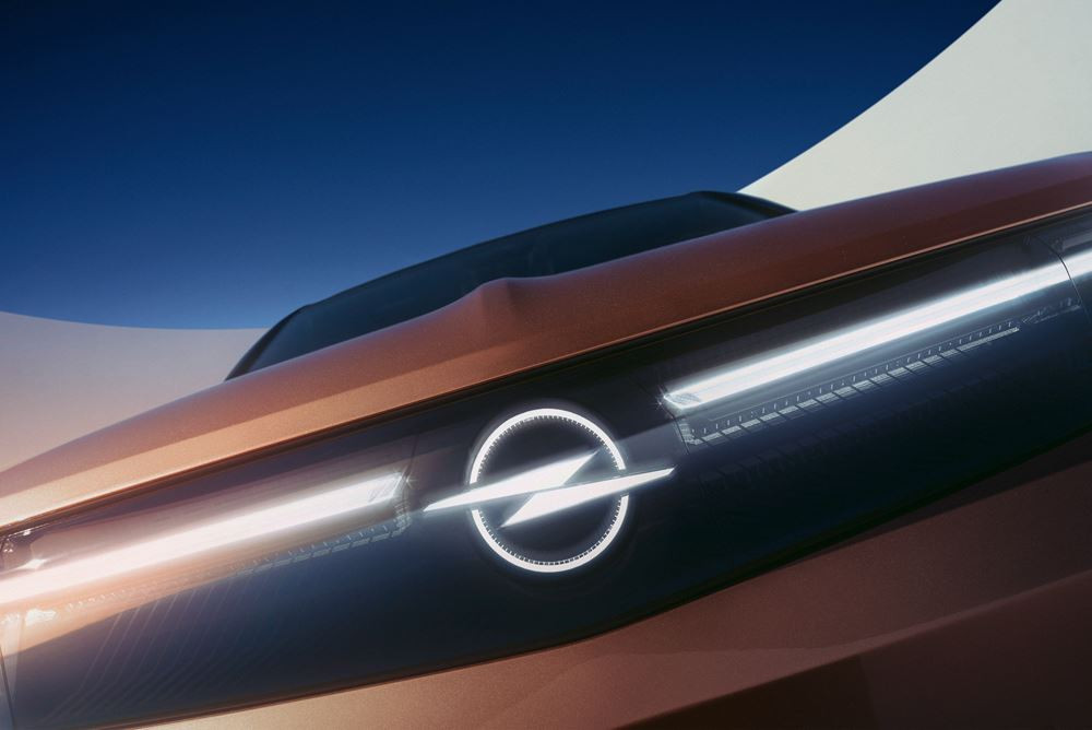 Le SUV compact Opel Grandland reprend des éléments de design du concept Opel Experimental