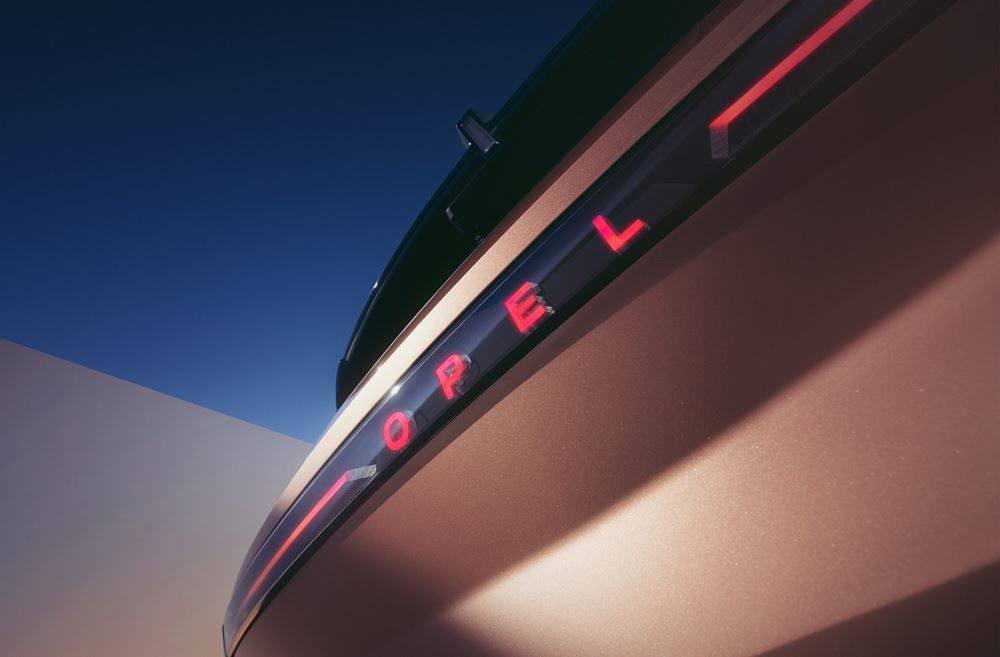 Le SUV compact Opel Grandland reprend des éléments de design du concept Opel Experimental