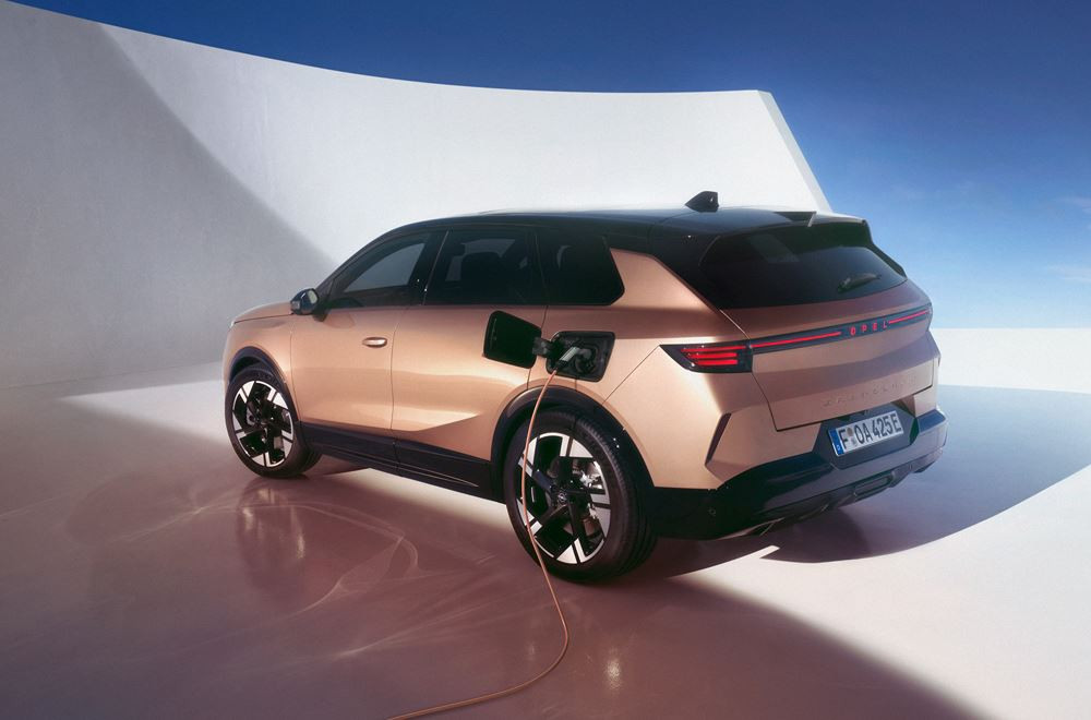 Le SUV compact Opel Grandland reprend des éléments de design du concept Opel Experimental