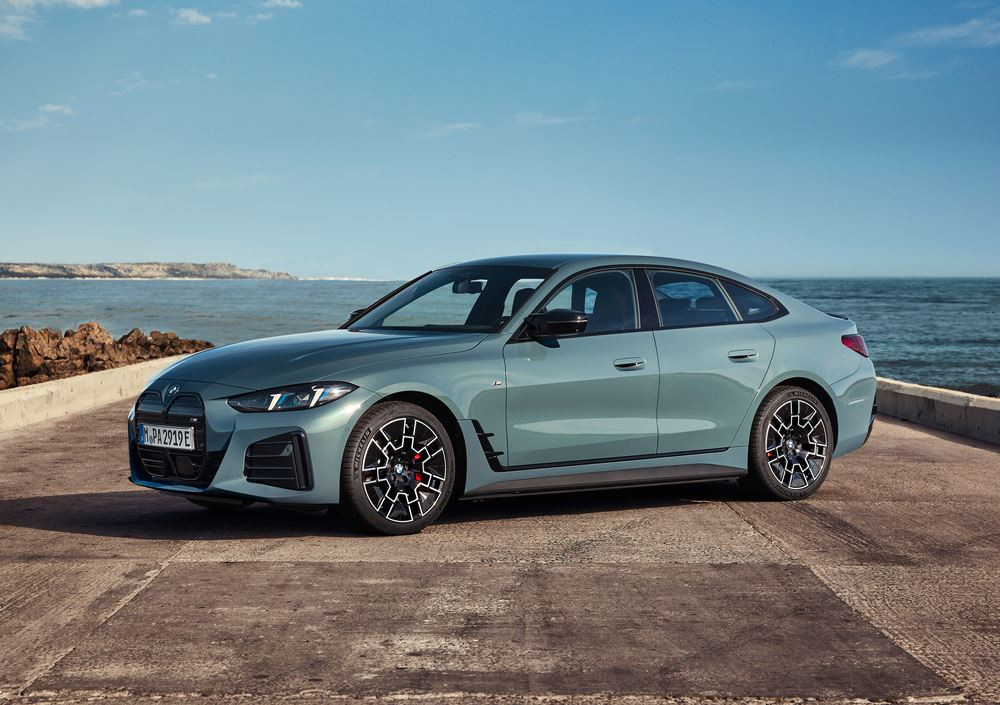 Le coupé à quatre portes électrique BMW i4 s'offre une mise à jour