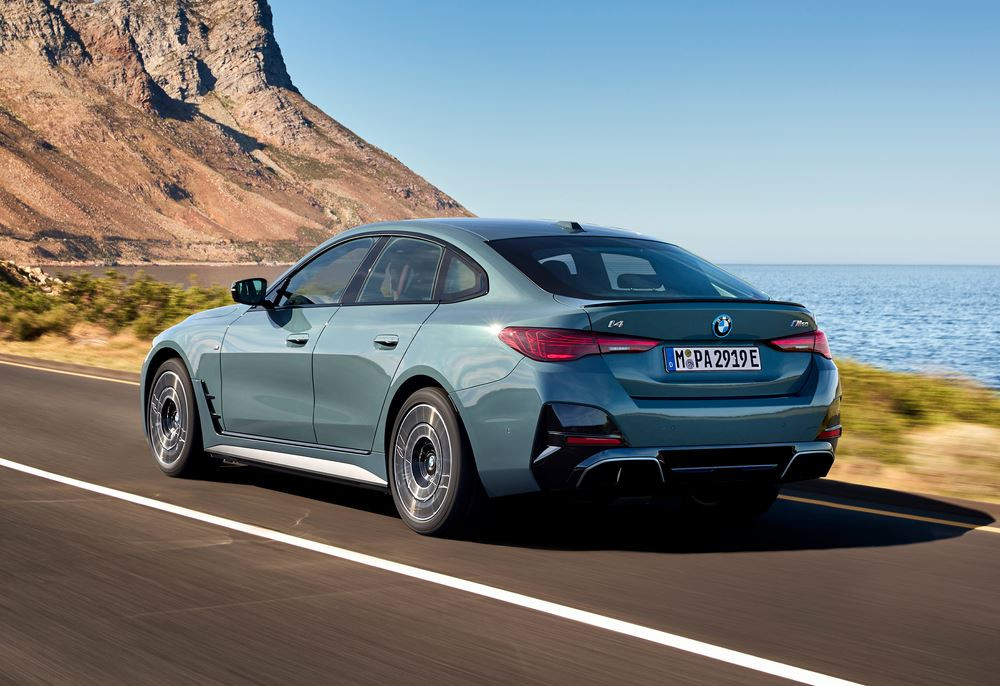 Le coupé à quatre portes électrique BMW i4 s'offre une mise à jour
