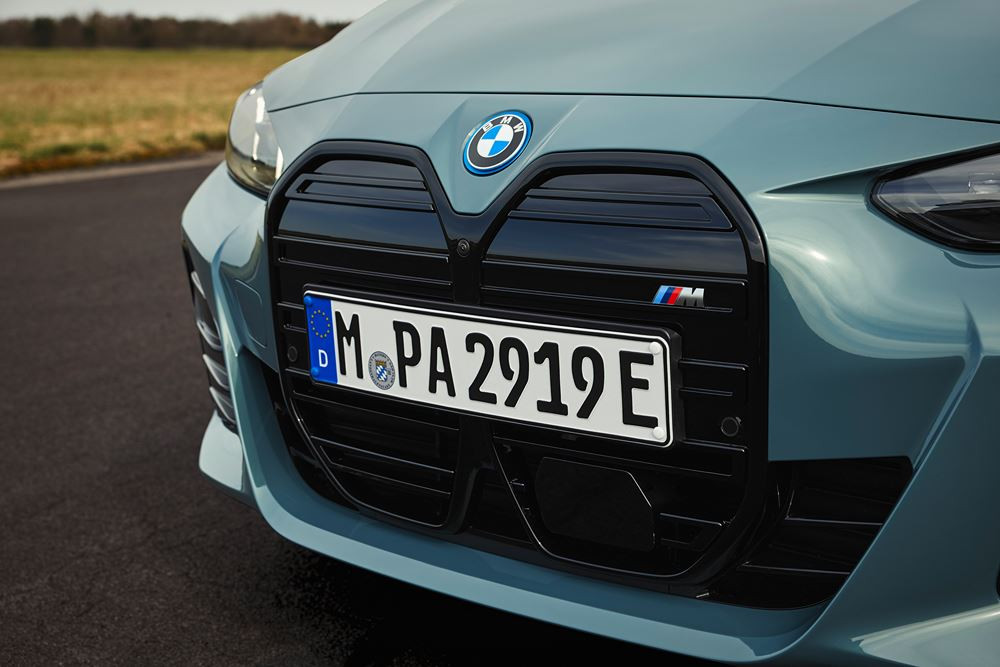 Le coupé à quatre portes électrique BMW i4 s'offre une mise à jour