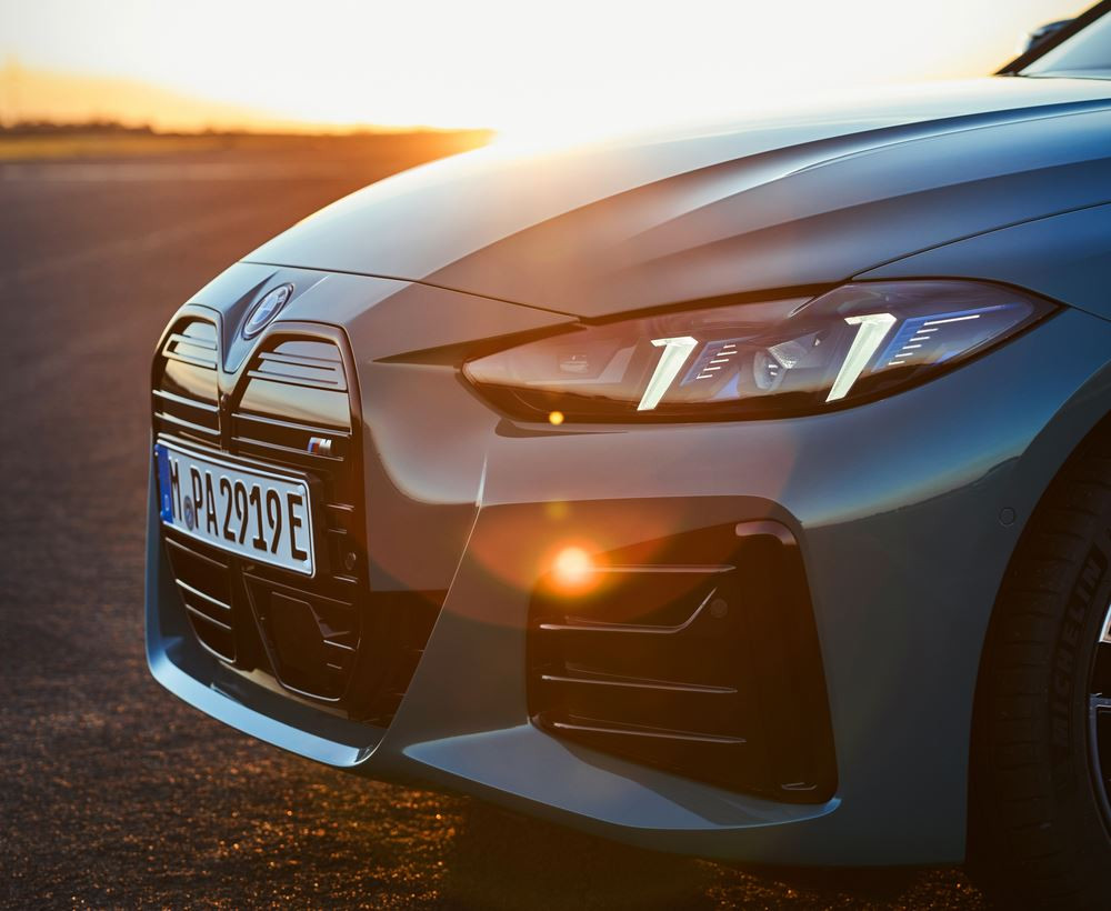 Le coupé à quatre portes électrique BMW i4 s'offre une mise à jour