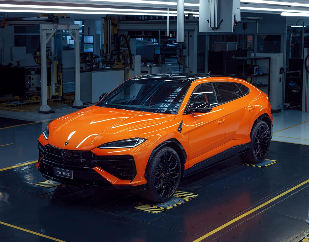 Le SUV Lamborghini Urus s'offre une mise à jour et une motorisation hybride rechargeable de 800 ch