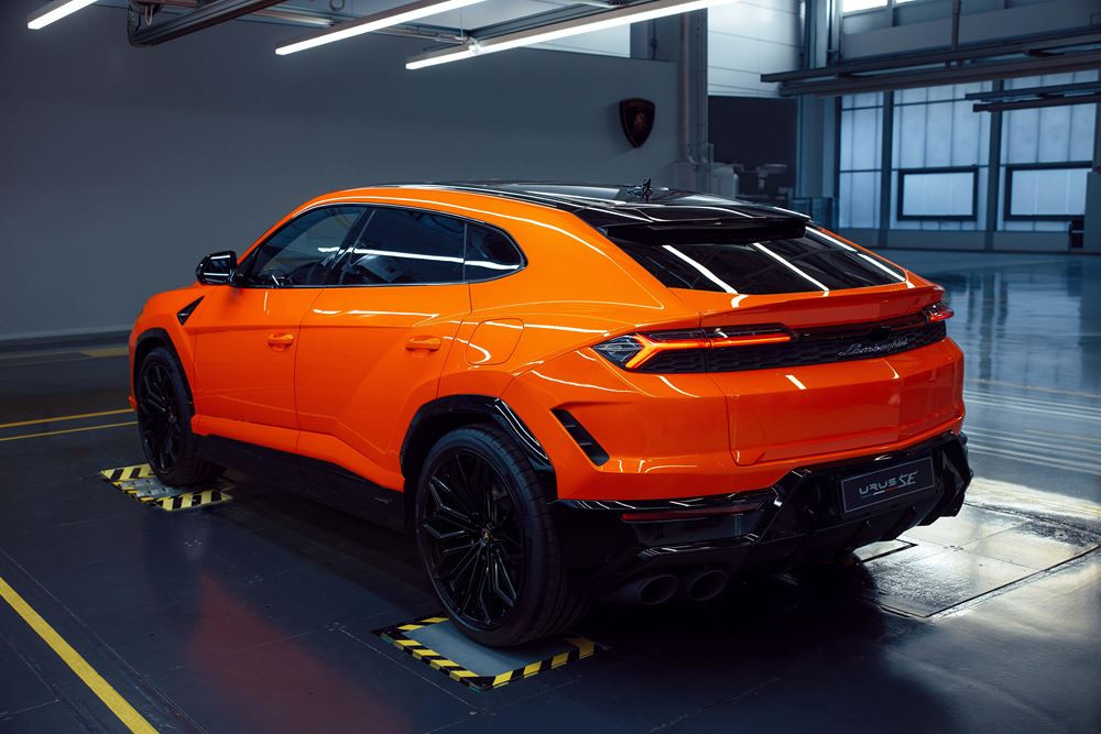 Le SUV Lamborghini Urus s'offre une mise à jour et une motorisation hybride rechargeable de 800 ch