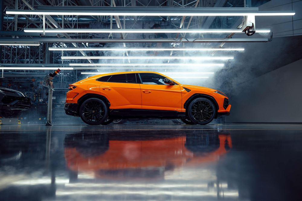 Le SUV Lamborghini Urus s'offre une mise à jour et une motorisation hybride rechargeable de 800 ch