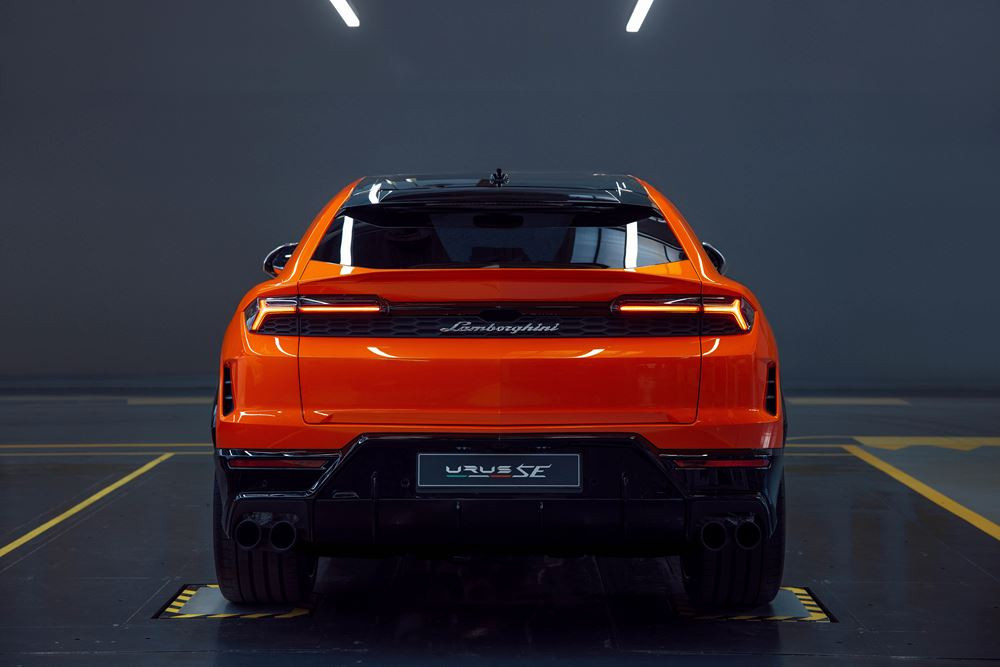 Le SUV Lamborghini Urus s'offre une mise à jour et une motorisation hybride rechargeable de 800 ch
