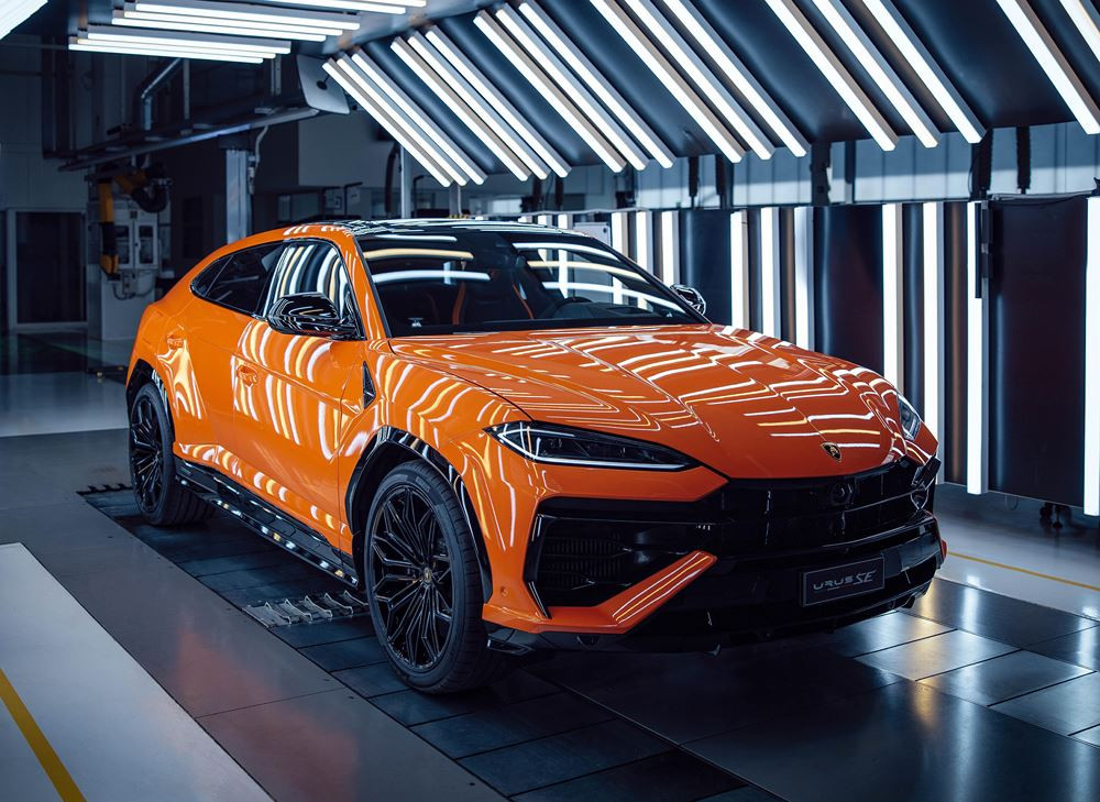 Le SUV Lamborghini Urus s'offre une mise à jour et une motorisation hybride rechargeable de 800 ch