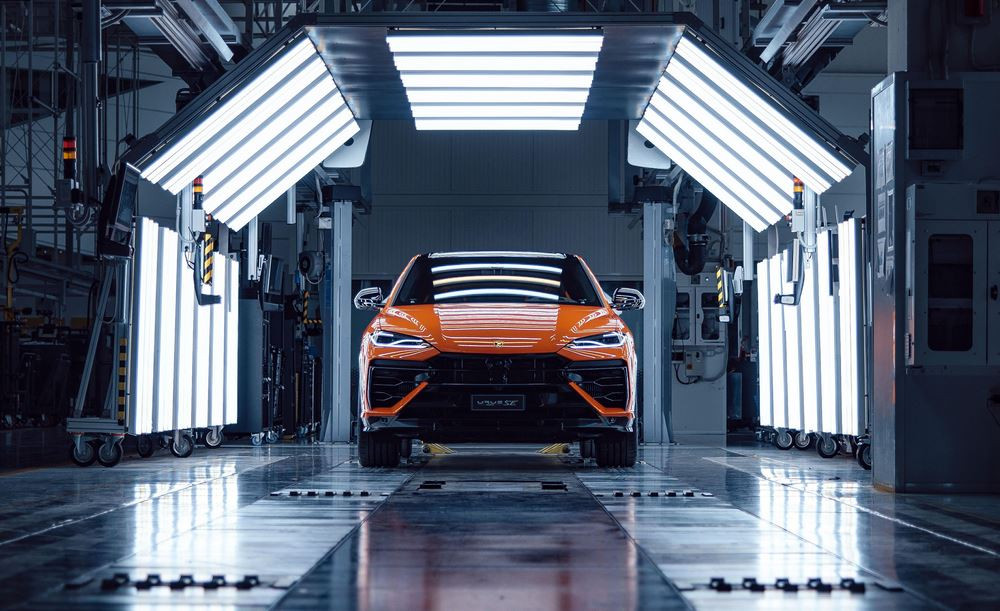 Le SUV Lamborghini Urus s'offre une mise à jour et une motorisation hybride rechargeable de 800 ch