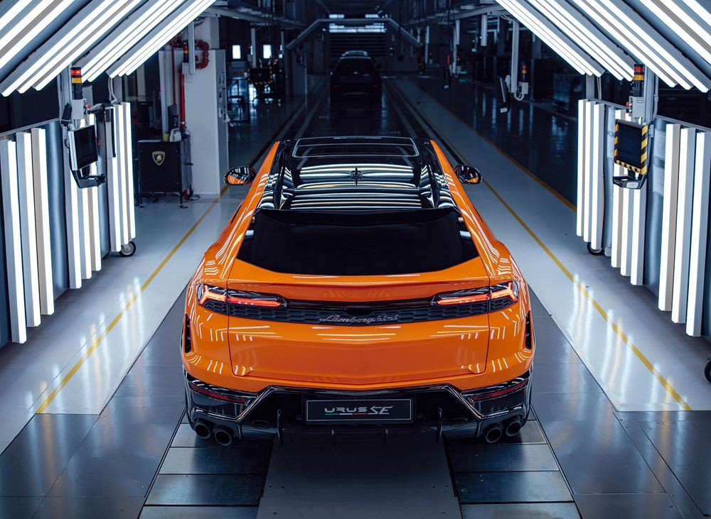 Le SUV Lamborghini Urus s'offre une mise à jour et une motorisation hybride rechargeable de 800 ch